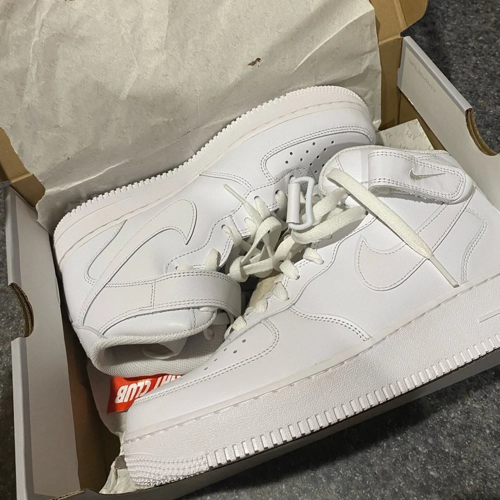 Nike High Air Force 1 - Picture 3 of 3